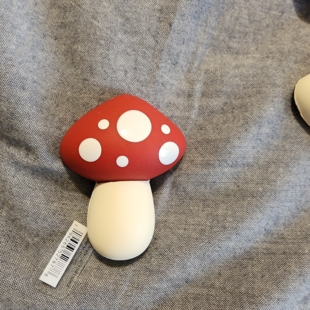 R2 - Croc Jibbitz Mushroom Shoe Charm